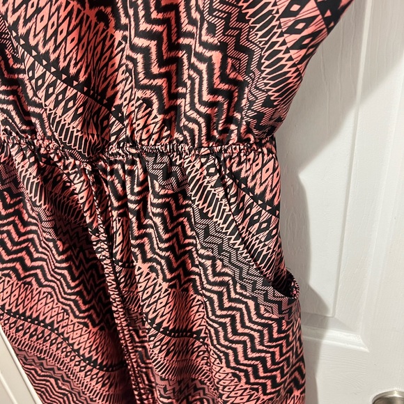 Delirious - 2X Pink and Black Dress with Pockets - Picture 2 of 3